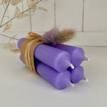 Lade das Bild in den Galerie-Viewer, 4er Set Stabkerzen (lavendel)