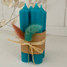 Lade das Bild in den Galerie-Viewer, 4er Set Stabkerzen (türkis)