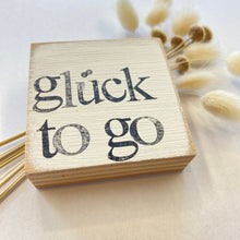 Lade das Bild in den Galerie-Viewer, Holzquadrat GLÜCK TO GO