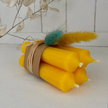 Lade das Bild in den Galerie-Viewer, 4er Set Stabkerzen (gelb)