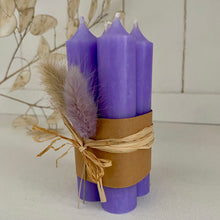 Lade das Bild in den Galerie-Viewer, 4er Set Stabkerzen (lavendel)