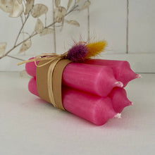 Lade das Bild in den Galerie-Viewer, 4er Set Stabkerzen (pink)