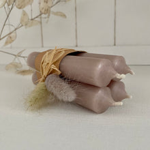 Lade das Bild in den Galerie-Viewer, 4er Set Stabkerzen (taupe)