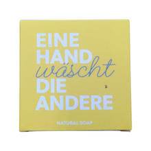 Lade das Bild in den Galerie-Viewer, Geschenk-Seife EINE HAND WÄSCHT DIE ANDERE