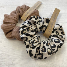 Lade das Bild in den Galerie-Viewer, Scrunchies/Haargummis 2er Set