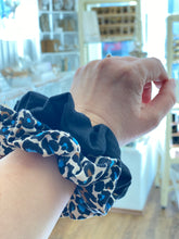Lade das Bild in den Galerie-Viewer, Scrunchies/Haargummis 2er Set
