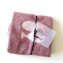 Lade das Bild in den Galerie-Viewer, Gästehandtuch FISCHE