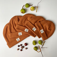 Lade das Bild in den Galerie-Viewer, Beanie "goldbraun"