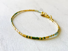 Lade das Bild in den Galerie-Viewer, Perlen-Armband   grün | mint | gold | weiß
