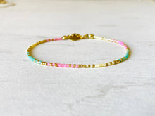 Lade das Bild in den Galerie-Viewer, Perlen-Armband   rosa | mint |gold | weiß
